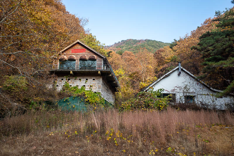 Korea twice in one year - November 2022 - My first attempt at a starting trail was here. But the path was so overgrown I could not find it. The building on the left claims to be a cafe. Maybe 