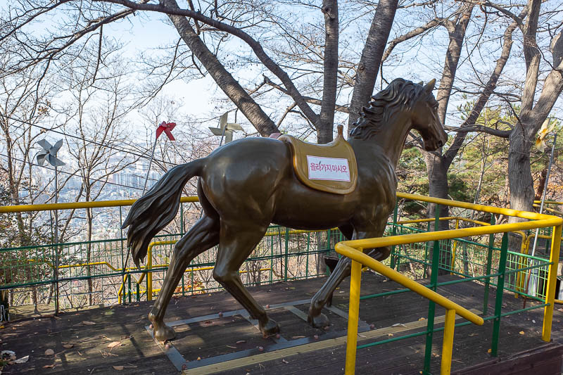 Korea-Gwangju-Mudeungsan-Jisan - The monorail may be dead, but this horse lives on. After riding on the horse it was time to go back down to the city.