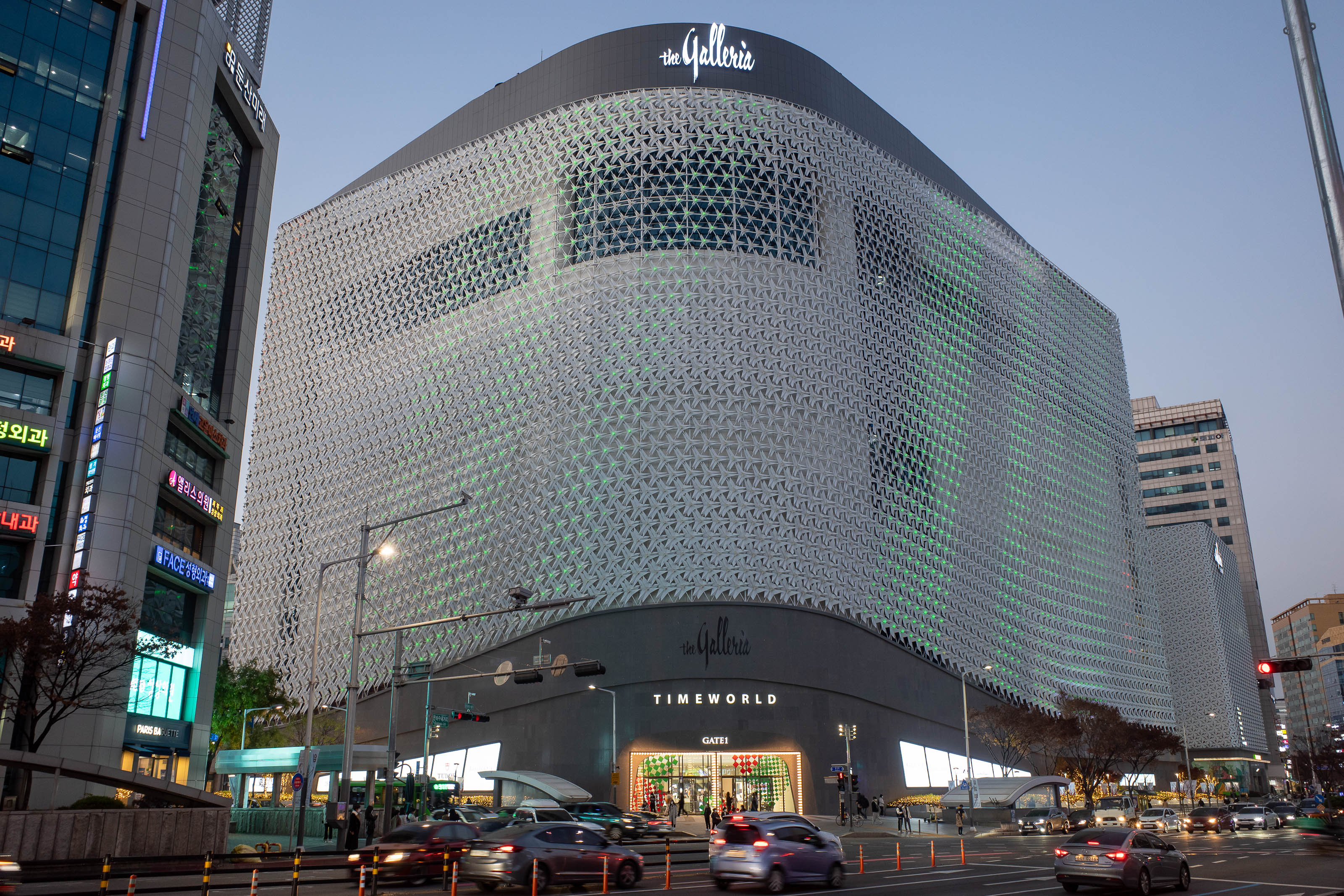 Korea-Daejeon-Dunsan - Here is a shiny new mall. I do not think it was here when I was last here. If it was I did not take a photo of it and I feel as though I would have. I