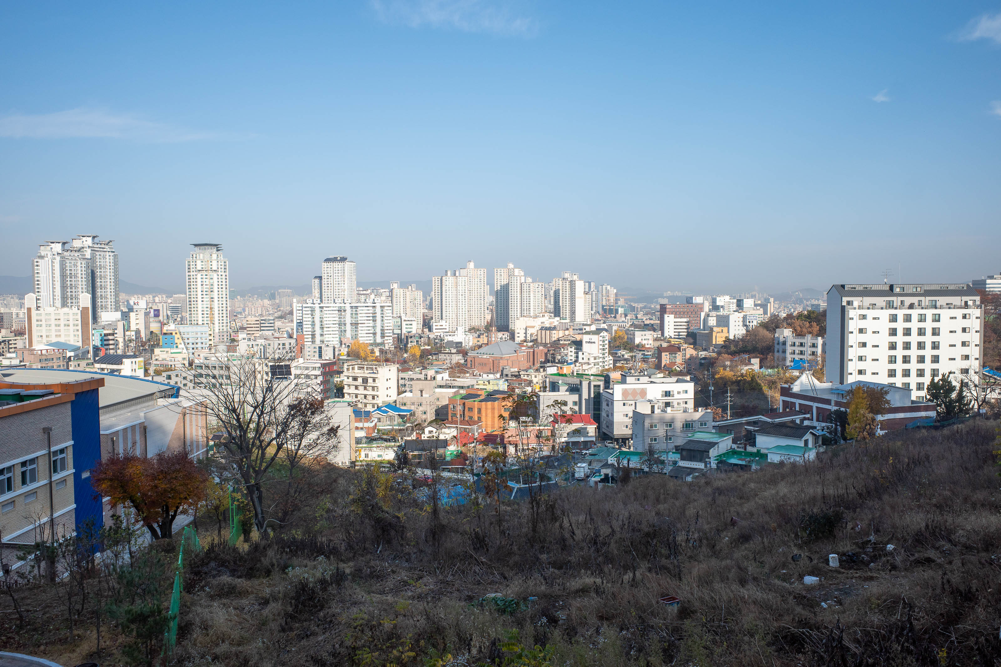 Korean-Hiking-Daejeon-Bomunsan - I chose a starting point, one of 50, from near a subway station. It had signs, it was on the map, it also had signs saying private property keep out (