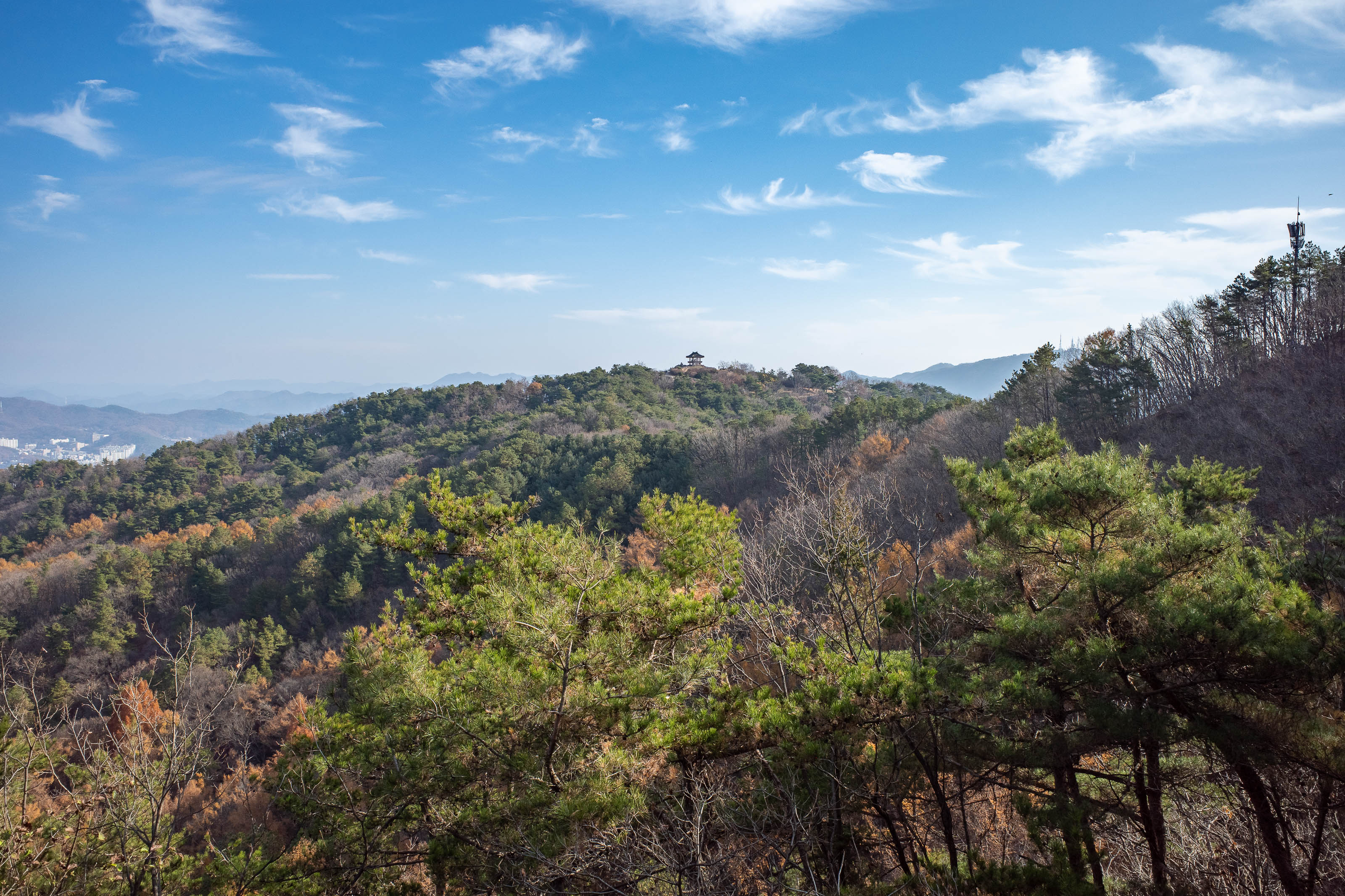 Korean-Hiking-Daejeon-Bomunsan - My next target is that little pagoda over there.