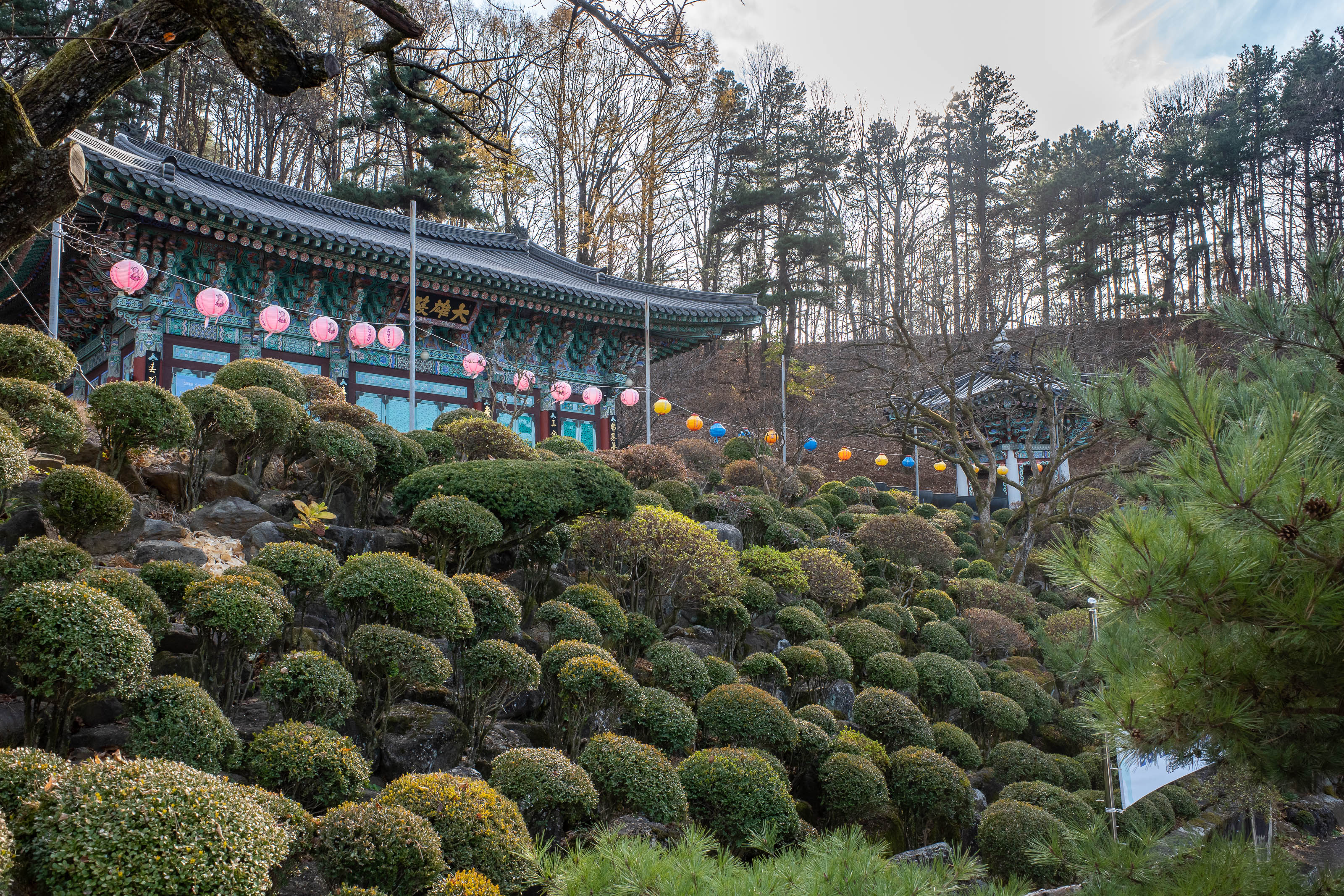 Korean-Hiking-Daejeon-Bomunsan - Lower shrine.