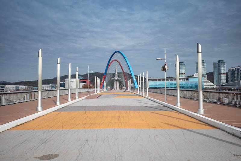 Korea-Daejeon-Hanbat-Expo - Time to head over the big bridge to the world expo site.