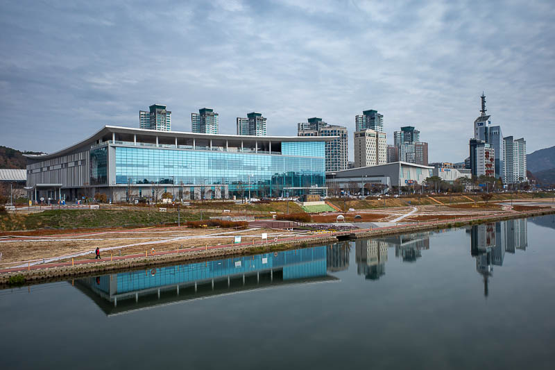 Korea-Daejeon-Hanbat-Expo - Convention centre. A lot of the expo buildings have optimistically been turned into various science research centres, things like future energy centre