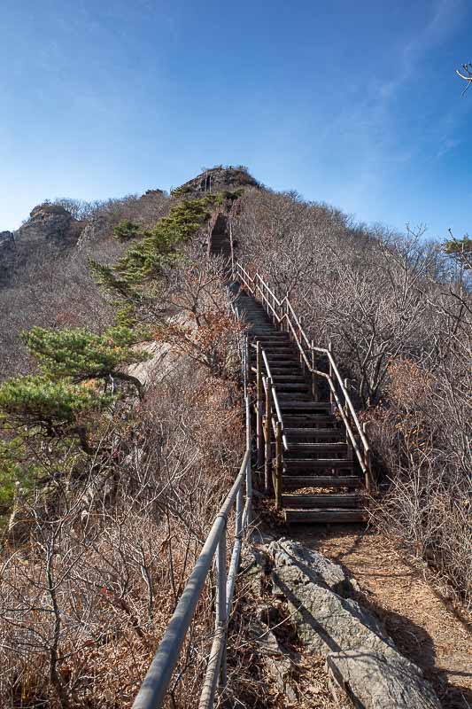 Korea-Daejeon-Hiking-Gyeryongsan - It was a long staircase. There were still a few people on this bit as it is an alternate route back down to the hermitage from the start of the day.