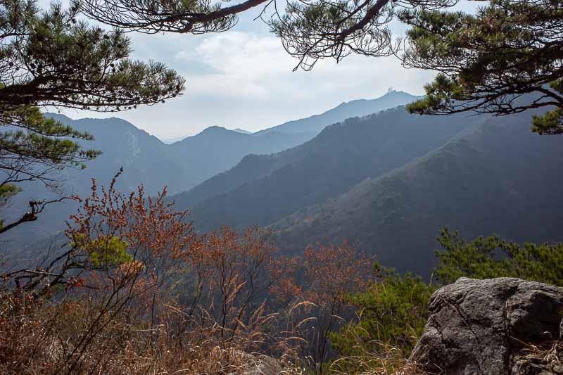Korea-Daejeon-Hiking-Gyeryongsan - A framed view.