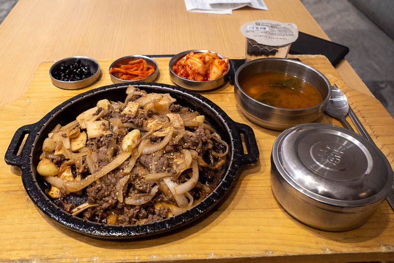 Korea-Daejeon-Galleria - Bulgogi. 100% Australian beef, allegedly. The black things are black beans. That was unexpected. Tomorrow is not a hiking day, maybe I will go see the