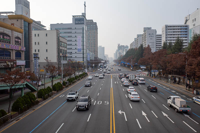Korea-Daejeon-Museum - Freeway overpass. Still foggy.