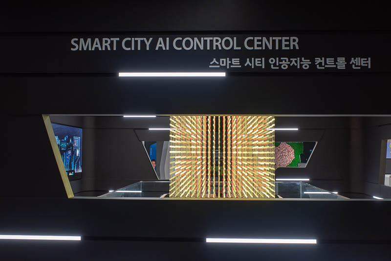 Korea-Daejeon-Museum - Smart city AI control center is basically a cube of LED lights.