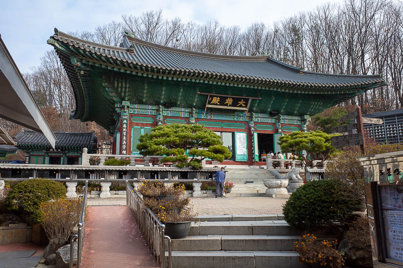 Korea twice in one year - November 2022 - As expected, the shrine. There was none at the end of the hike today, but there are many hermitages all through the park. No matter how remote they ar