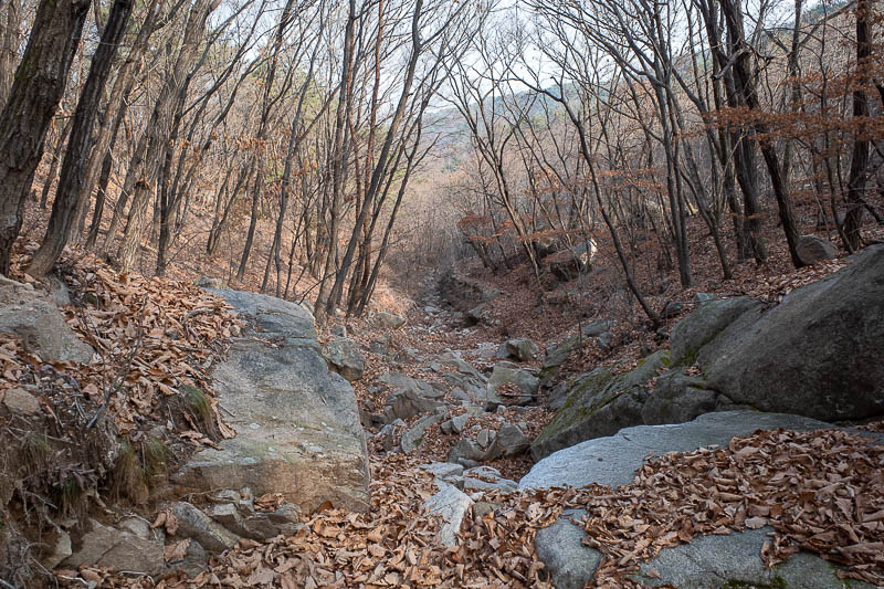 Korea-Seoul-Hiking-Dobongsan - Nearly at the bottom.