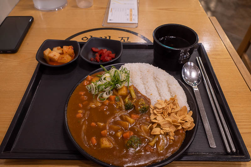 Korea-Seoul-Myeongdong-Curry - As often happens after a hiking day, I was feeling a bit shaky, so time for some proper food, curry it was, if you read the above nonsense you already
