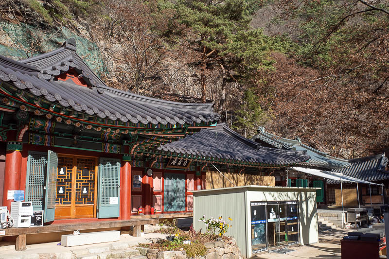 Korea-Seoul-Hiking-Soyosan - As far as shrines go, pretty basic, and parts of it were under construction.