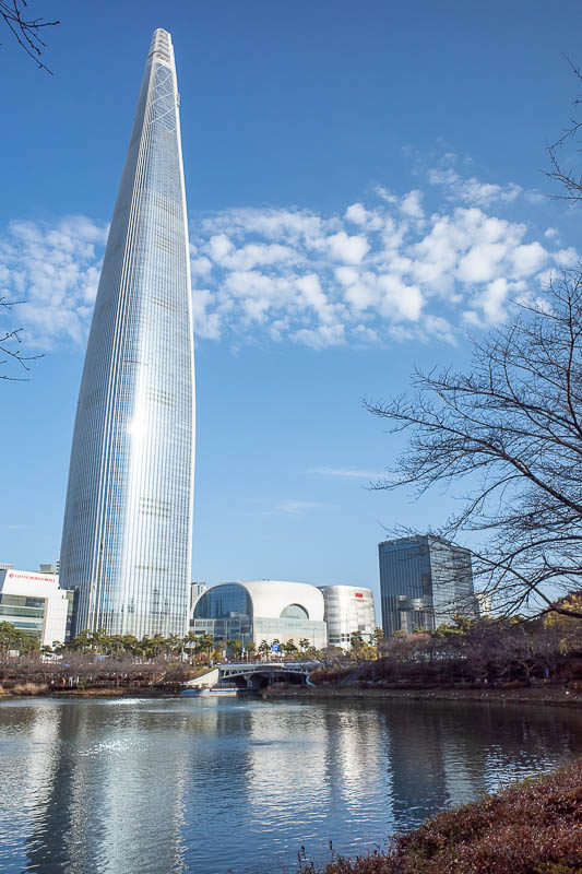 Korea-Seoul-Olympics - Here is the Lotte tower. I walked around the lake to take the photo even though my plan was taking me in the other direction.