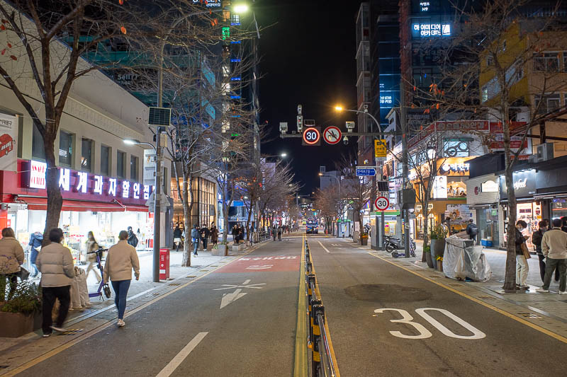 Korea-Seoul-Sinchon - I got off at the Ewha Womans University station (I did not walk here this evening). There was a bit around, but I was expecting more. Time to study th
