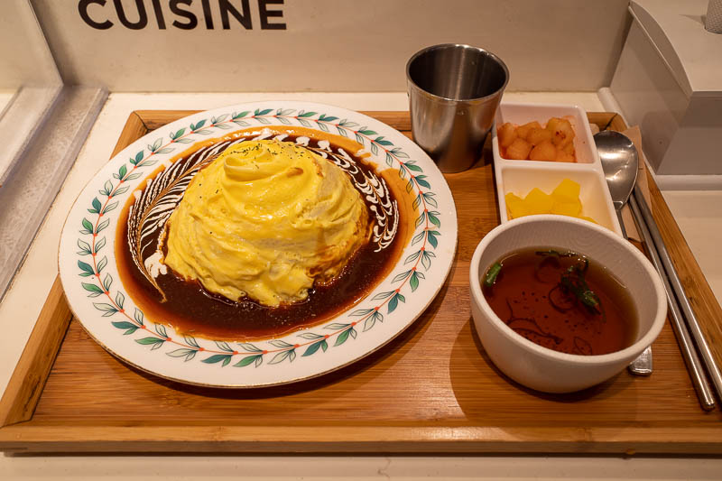 Korea-Seoul-Sinchon - Eventually I found a food courty type of place, and had whirlwind omurice. Presentation great, flavour was lacking.