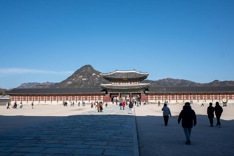 Korea-Seoul-Gyeongbokgung-Palace - Next up to kill a bit of time, a visit to the Gyeongbokgung palace, the main palace for Korea. I have been here before, but many years ago. It was fre