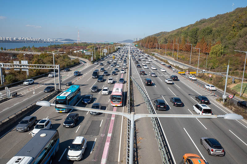 Korea twice in one year - November 2022 - My attempt to cross bridge #1 failed, but I did get to take this great photo of traffic, so it was totally worth it.