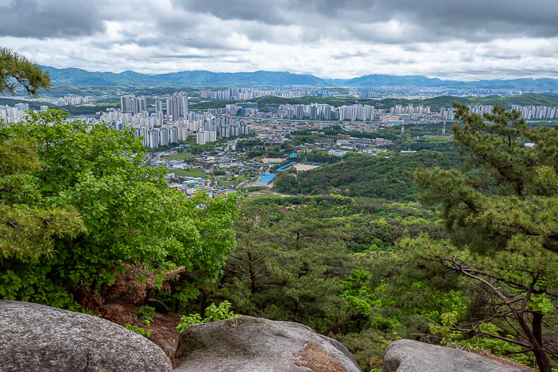 Korea-Seoul-Hiking-Buramsan - Great clear views today, so I will go overboard, more so than usual.