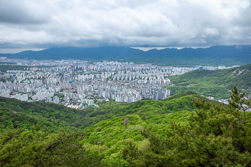 Korea-Seoul-Hiking-Buramsan - Nice cloud. If you squint and look into the trees you can see a brown mobile phone tower.