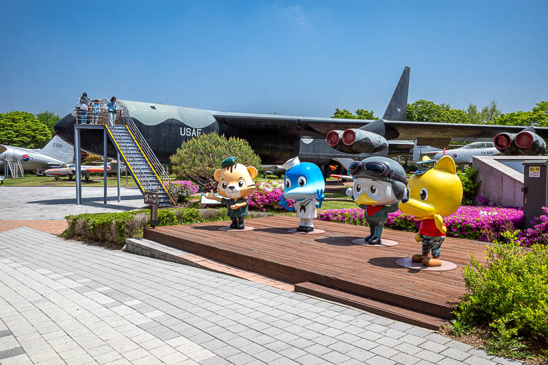 Korea-Seoul-Palace-Memorial - And just to round out this bizarre experience of children playing on historic war vehicles, they have added cartoon characters to pose with the B52. O