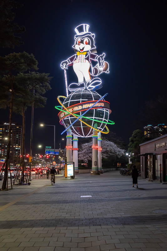 More of the same of Korea - March and April 2024 - And there he is, the mascot for Lotteworld adventure. Furry mascots always have a walking stick, it seems they must get involved in horrible work plac