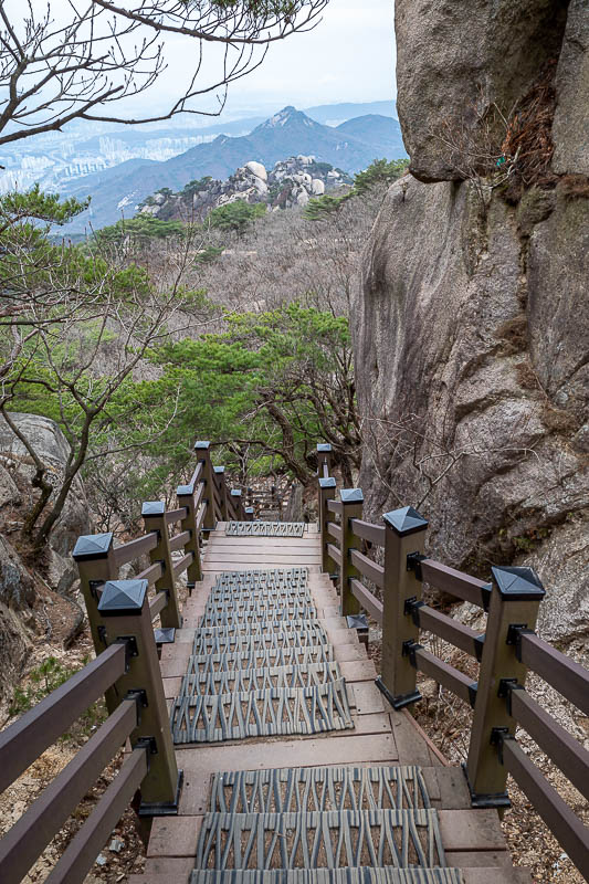 More of the same of Korea - March and April 2024 - To start my descent, another staircase.