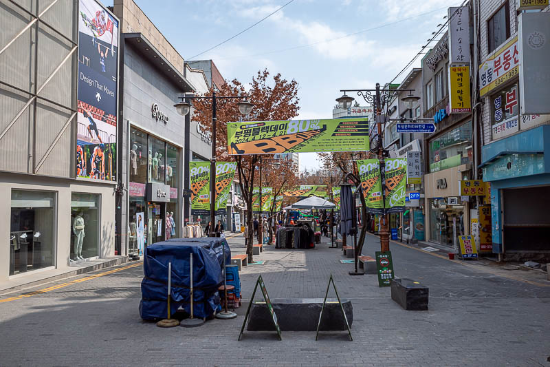 More of the same of Korea - March and April 2024 - Here is the sad old mall, culture street. Later I tried to get my salad from a place along here, but their card reader rejected both my cards, first t
