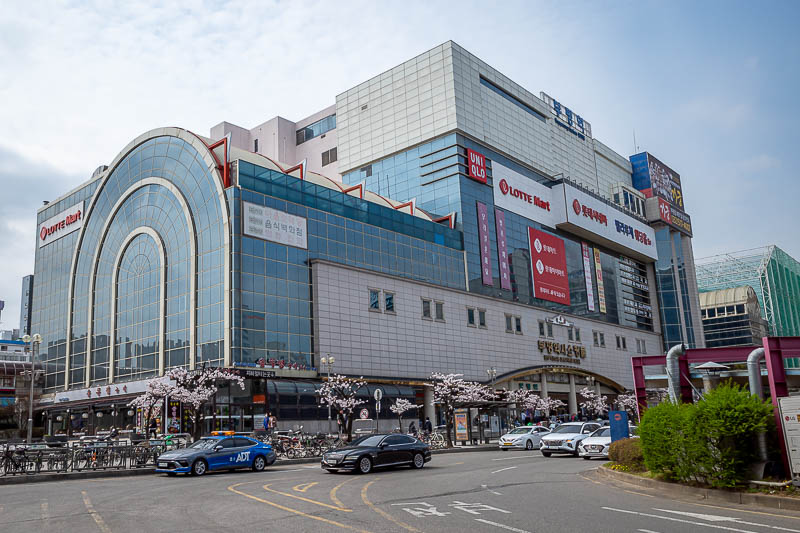 Korea-Seoul-Bupyeong-Market - The nearby Lotte department store is also a train station. Looks a bit dated.