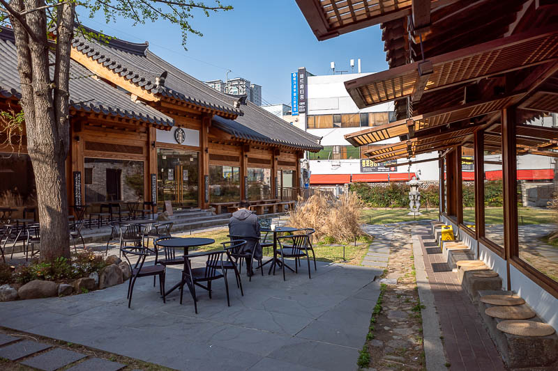 Korea-Daegu-Apsan - There are multiple buildings and gardens that are all part of the starbucks.