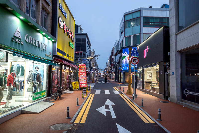 More of the same of Korea - March and April 2024 - Tonight will be mostly photos of nice looking streets. Here is one.