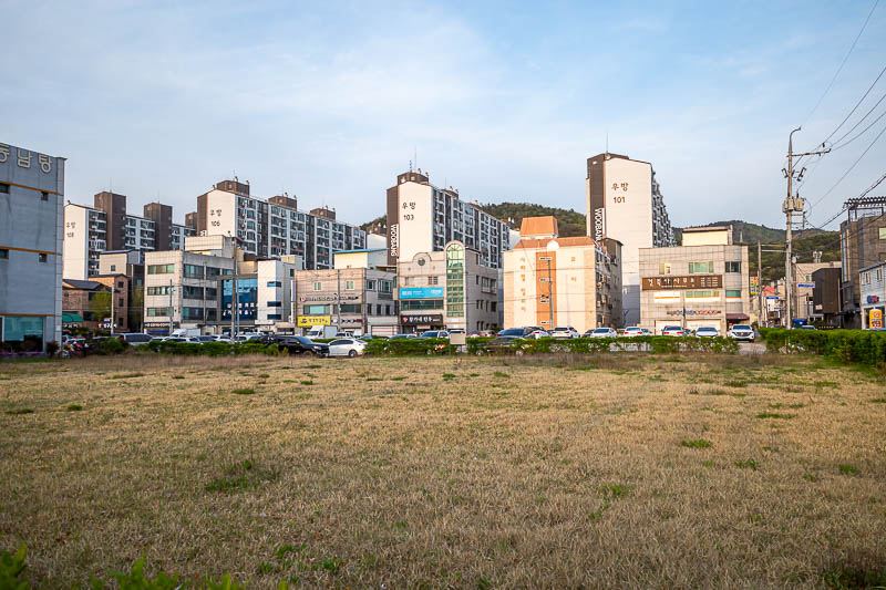 More of the same of Korea - March and April 2024 - Once over in the north eastern part of the city and high rise modern apartments are again a feature. There are not really any of these in the old tour