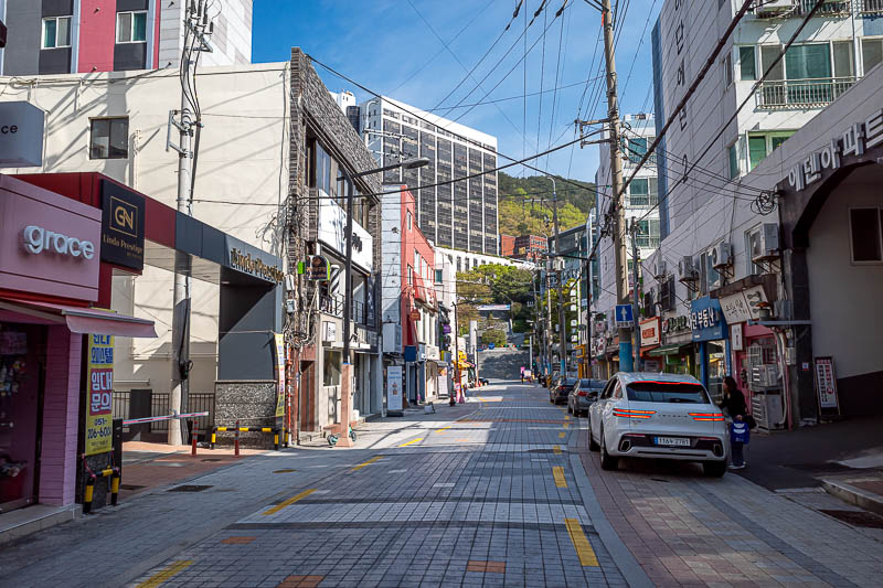 Korea-Busan-Hiking-Seunghaksan - The university is on the edge of the mountain. The streets leading up to it are kind of meant to be pedestrian streets