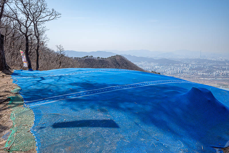 Korea-Seoul-Hiking-Yebongsan - No hang gliders today.