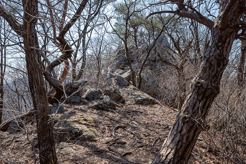 Korea-Seoul-Hiking-Yebongsan - A nice rocky bit.