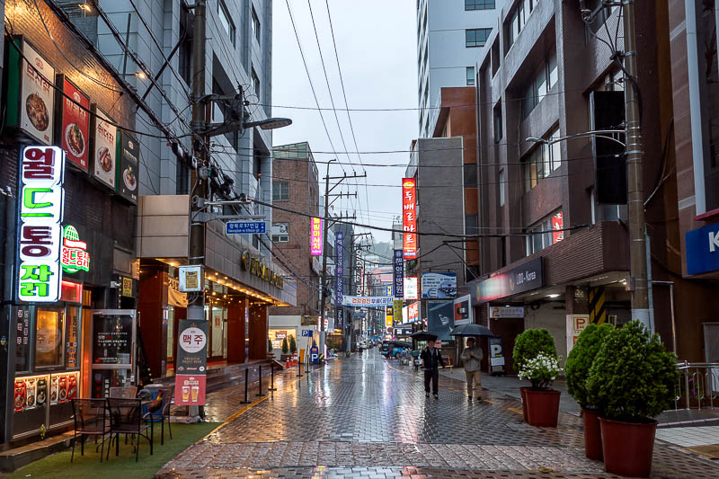 More of the same of Korea - March and April 2024 - After discovering my planned dinner location at the Lotte department store was closed, I had to head out into the rain. Very quiet on a rainy Monday n