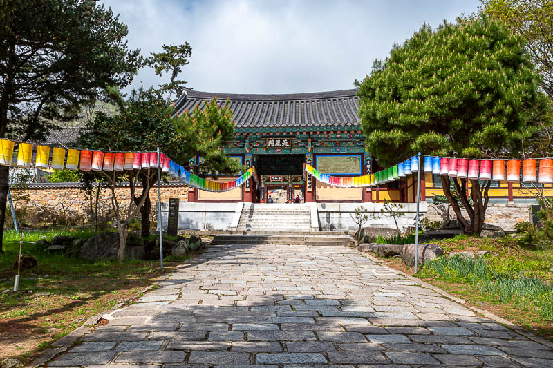 Korea-Busan-Hiking-Geumjeong - The temple here is extensive and quite nice. The good thing is with the Germans moving in regimented groups, you can actually avoid them easily.