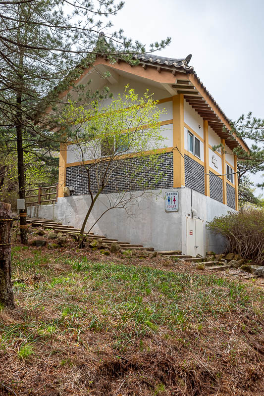 Korea-Busan-Hiking-Geumjeong - So popular, that there are public toilets along the journey. The path crosses roads a couple of times at different points where you can get a bus too.