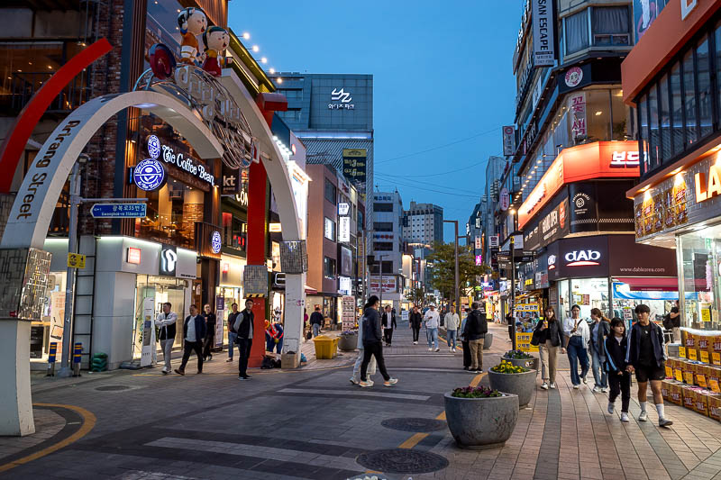 More of the same of Korea - March and April 2024 - Bonus neon.