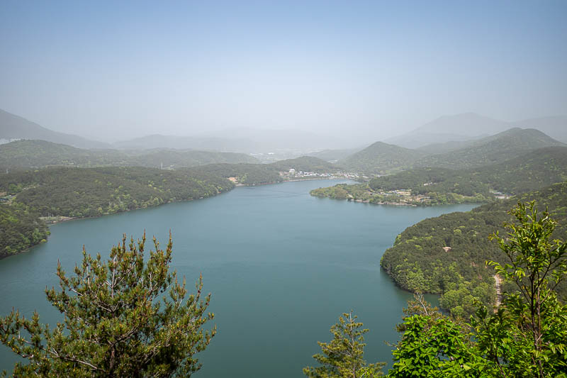 Korea-Busan-Hiking-Hoedong - And view #3 - the bit of the lake still to come.