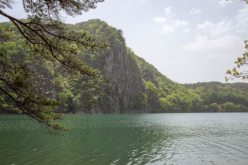 Korea-Busan-Hiking-Hoedong - Long lap of a lake