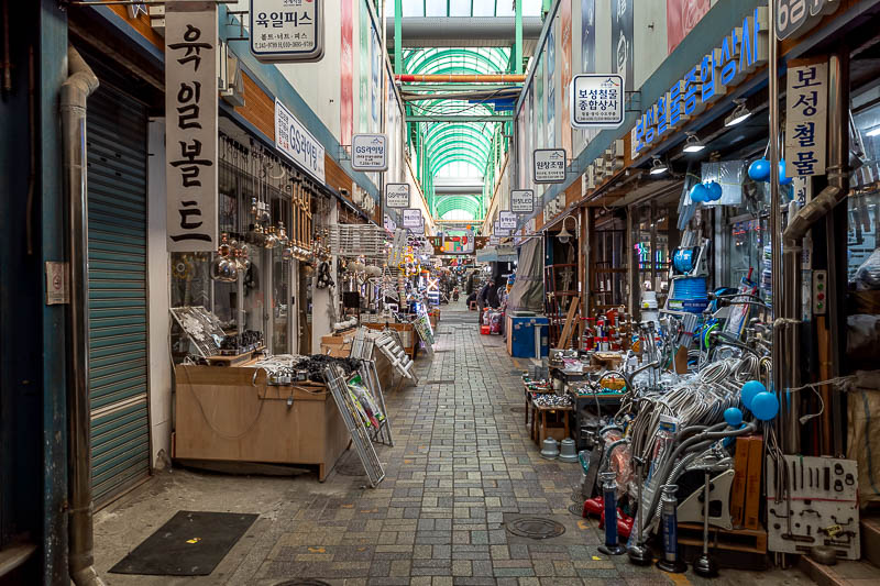 More of the same of Korea - March and April 2024 - Before heading to the train in Busan, it was time to do an early morning hardware market lap. There are markets for everything in and around Nanpo.