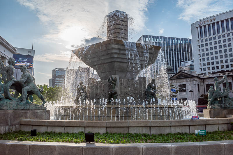 More of the same of Korea - March and April 2024 - A fountain, water spray, sun behind it. Photo required.