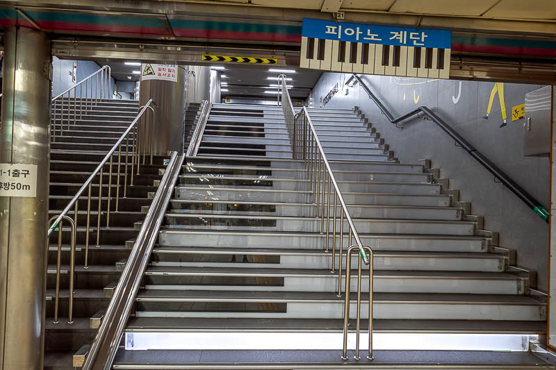 More of the same of Korea - March and April 2024 - The underground route still contains the piano staircase, which encourages you to jump 8 or 9 stairs at a time to play various tunes. Over 13 people h