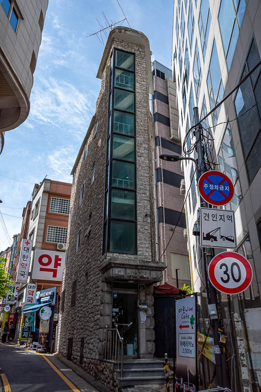 Korea-Seoul-Hyehwa-Naksan - A very Japanese style thin apartment building.