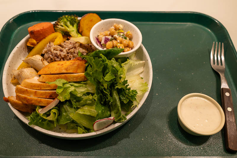 Korea-Seoul-Museum-Fortress - My lunch. I rarely have a proper lunch as it is not possible while hiking. Chicken today, not beef, strangely tofu was not an option. Given that most 