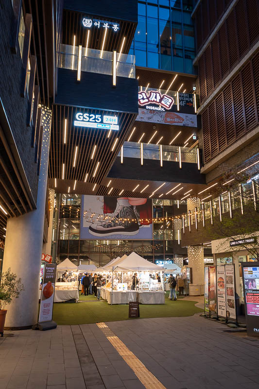 Korea-Seoul-Insadong-Curry - I visit this spot on each visit for some reason. There is a tourist market at the bottom as maybe you can see.