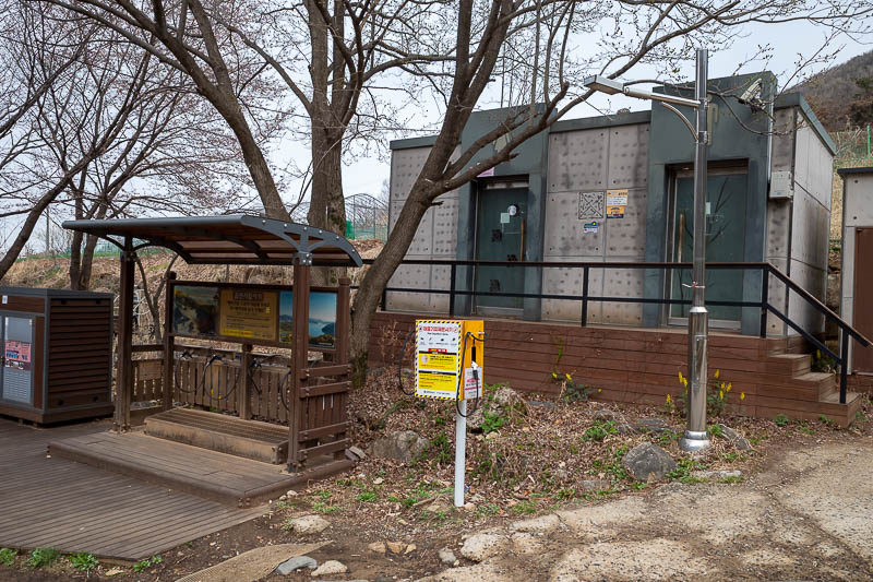 Korea-Seoul-Hiking-Yebongsan - The public toilets and shoe blowers clearly identify that this is a well known hiking trail.