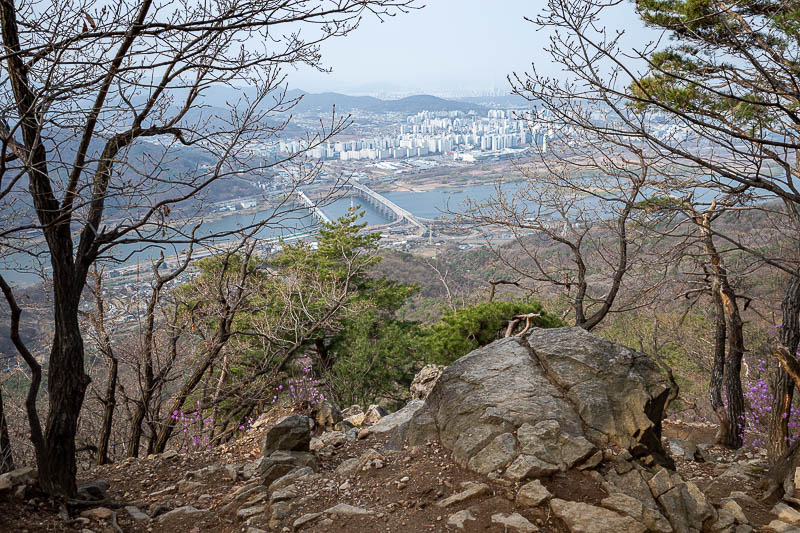 Korea-Seoul-Hiking-Yebongsan - To the observatory!