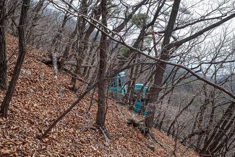 Korea-Seoul-Hiking-Yebongsan - The observatory which you shall see shortly is in use, this tiny battery operated cable car or funicular railway presumably takes scientists up and do